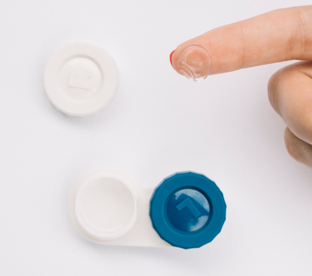 Hydrophobic Acrylic Aspheric IOL Implantation